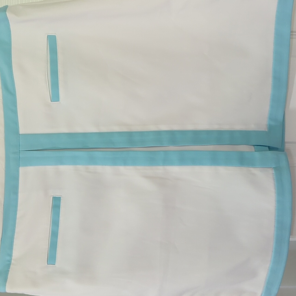 NWT GREG NORMAN White Skort with Blue Trim Size 10 - Picture 2 of 5
